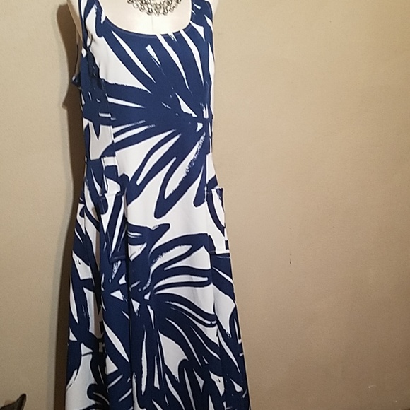 Donna Morgan Dresses & Skirts - Donna Morgan navy and white a line swing sundress